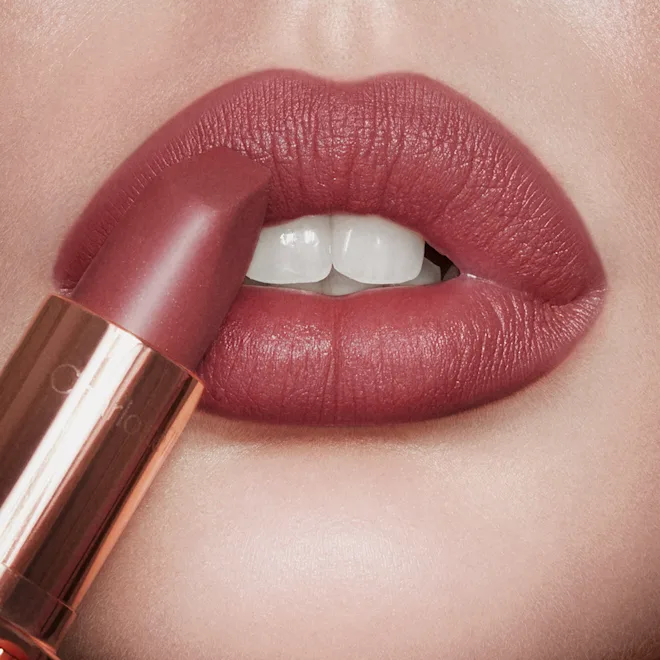 БЕСТСЕЛЕРИ бренду Набори для вуст Charlotte Tilbury PILLOW TALK LIP KIT MAKEUP KIT A Magical Pillow Talk Lipstick and Lip Liner Duo in a Dreamy Shade of Your Choice!